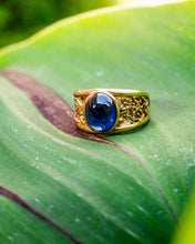 Load image into Gallery viewer, Open Floral Cabochon Sapphire Ring