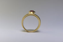 Load image into Gallery viewer, Toby Pomeroy Vale With Pink Sapphire