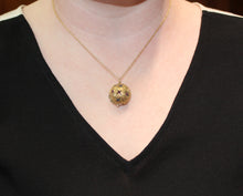 Load image into Gallery viewer, Picture Globe Pendant