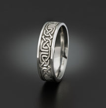 Load image into Gallery viewer, Studio 311 Narrow Labyrinth Wedding Band