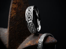 Load image into Gallery viewer, Studio 311 Narrow Love Knot Wedding Band