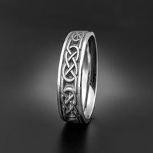 Load image into Gallery viewer, Studio 311 Narrow Love Knot Wedding Band