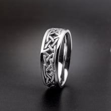 Load image into Gallery viewer, Studio 311 Extra Narrow Celtic Arches Self-Bordered Wedding Band