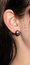 Load image into Gallery viewer, Black Pearl Studs