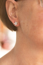 Load image into Gallery viewer, Marquise Flower Earrings