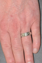 Load image into Gallery viewer, Sonnet Style Custom Wedding Band