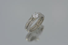 Load image into Gallery viewer, Hand Carved Paisley Wedding Band