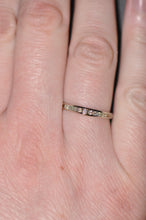 Load image into Gallery viewer, Catarata Style Wedding Band Custom Ring