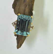 Load image into Gallery viewer, 25.14 Carat Emerald Cut Aquamarine Ring
