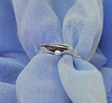 Load image into Gallery viewer, Dolphin Ring