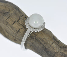 Load image into Gallery viewer, Pearl Ring With Faux Accents