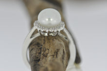Load image into Gallery viewer, Pearl Ring With Faux Accents