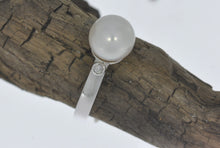 Load image into Gallery viewer, White Gold Pearl Ring