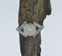 Load image into Gallery viewer, Movie Picture Pearl Ring