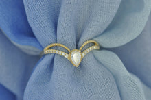 Load image into Gallery viewer, Pear-shaped Diamond ring -- Fashion or Bridal?