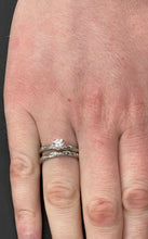 Load image into Gallery viewer, Hand Carved Paisley Wedding Band