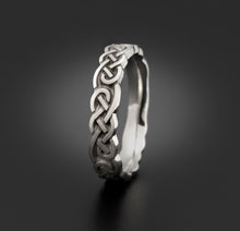 Load image into Gallery viewer, Studio 311 Medium Borderless Infinity Knot Wedding Band
