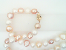 Load image into Gallery viewer, Pink and White Pearl Strand

