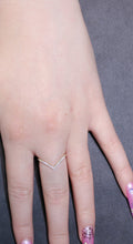 Load image into Gallery viewer, &quot;V&quot; Chevron Ring in Yellow Gold
