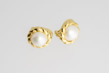 Load image into Gallery viewer, Pierceless Pearl Earrings
