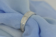 Load image into Gallery viewer, Sonnet Style Custom Wedding Band

