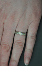 Load image into Gallery viewer, Ladies Siletz Wedding Band With Diamonds
