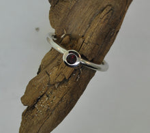 Load image into Gallery viewer, Anthill garnet stackable ring
