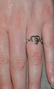 Heart-shaped 14KW gold Ring with diamond