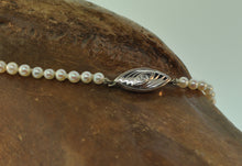 Load image into Gallery viewer, 18&quot; Graduated Pearl Strand
