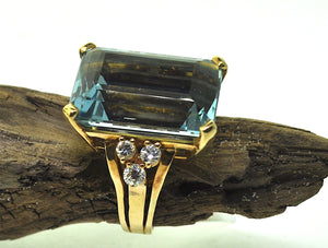 25.14 carat emerald cut aquamarine ring