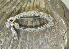 Load image into Gallery viewer, Oval diamond brooch

