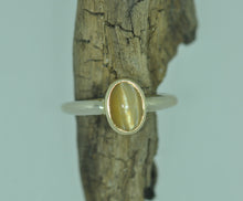 Load image into Gallery viewer, Cat&#39;s Eye Opal Ring
