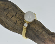 Load image into Gallery viewer, Yellow Gold Pearl Ring
