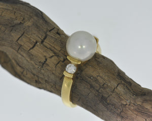 Yellow Gold Pearl Ring