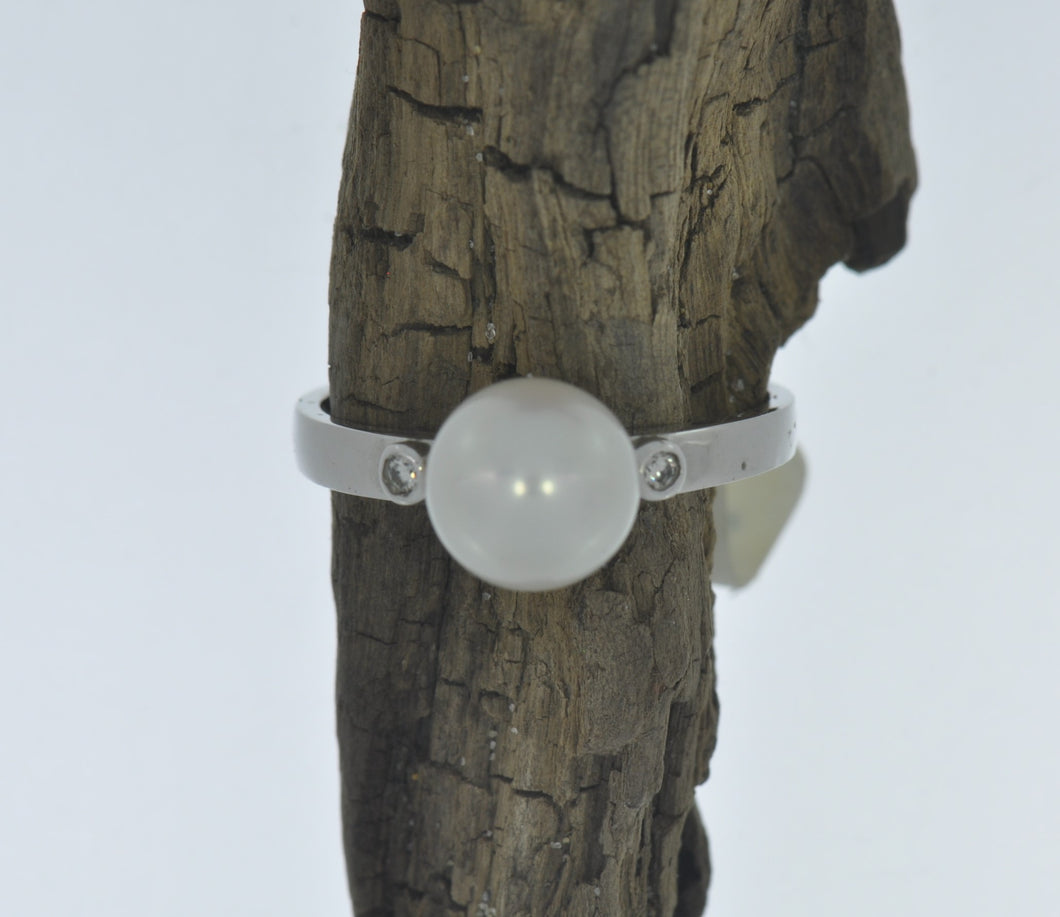 White Gold Pearl Ring