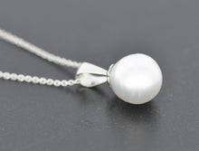 Load image into Gallery viewer, Circle Shaped Pearl Drop Pendant
